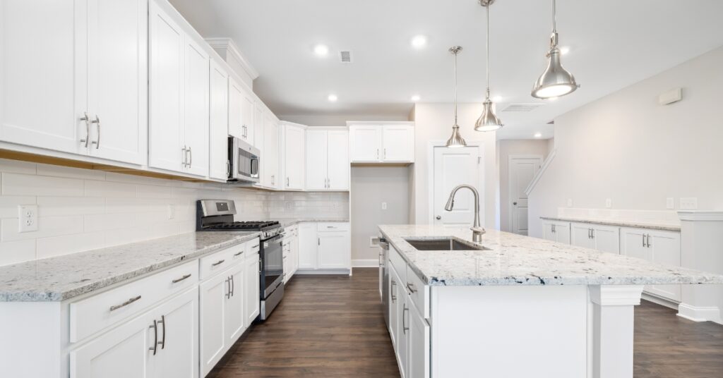Pros and Cons of Painting Kitchen Cabinets White